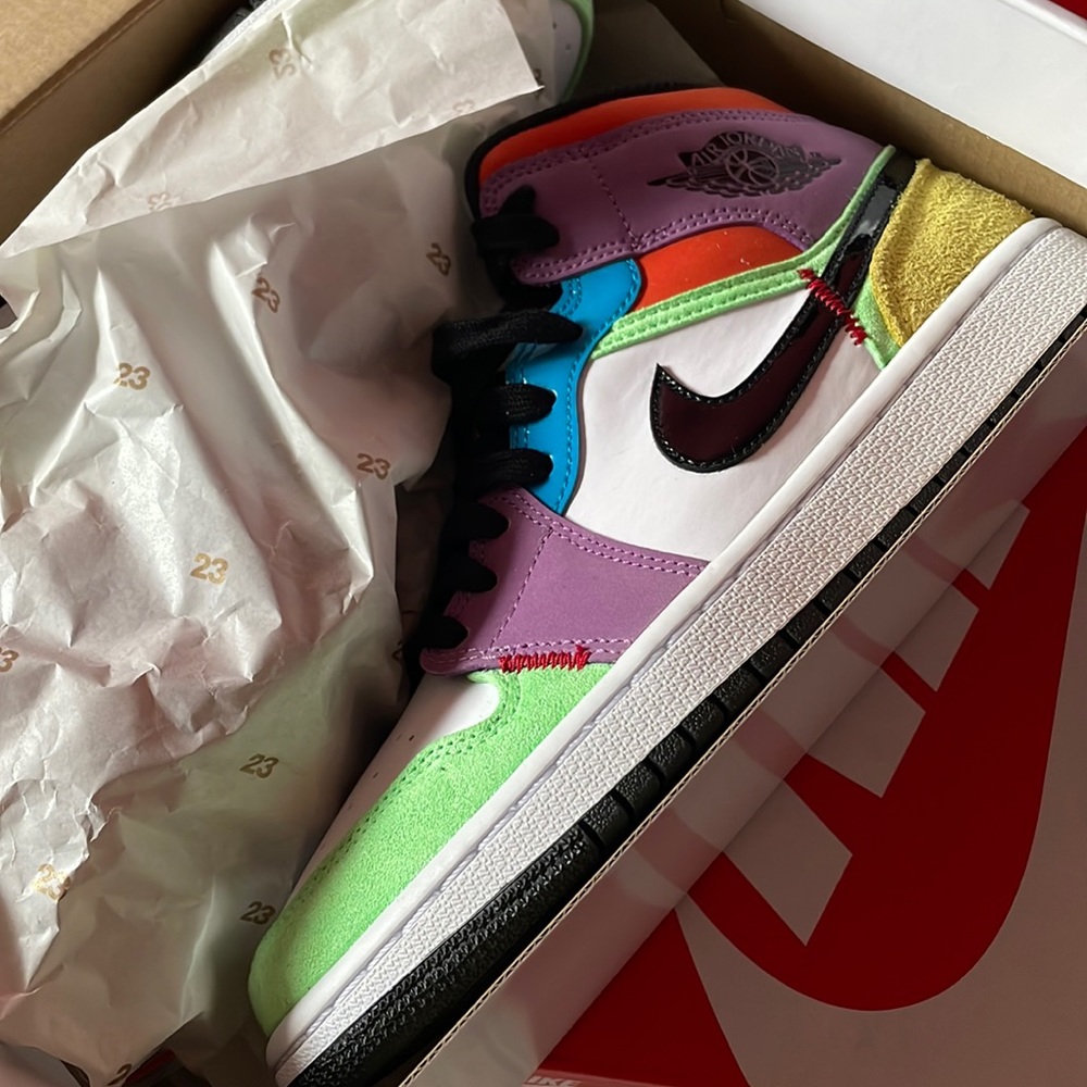Nike Jordan 1 Mid SE
Multi-Color